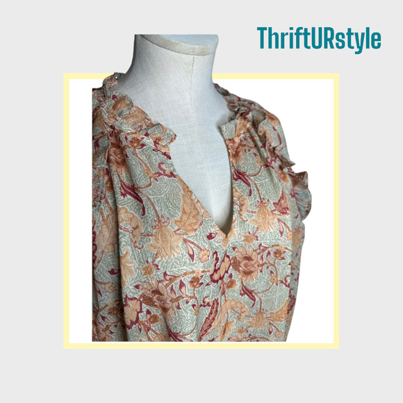 Entro‎ Women's 1X long sleeve Boho floral top, V-neck, Ruffle details - Picture 4 of 9